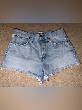 Madewell Light Blue 100
Percent cotton Frayed Hem Denim Shorts